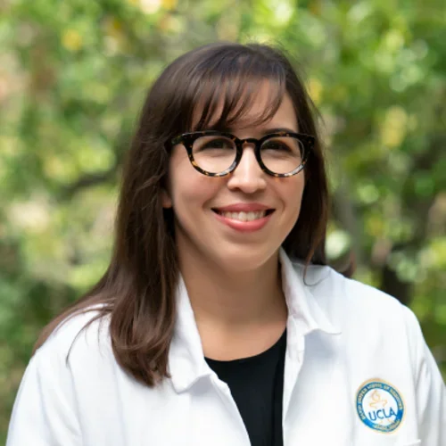 Headshot of Amanda Labora, MD