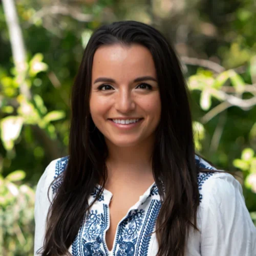 Headshot of Daniela Alarcon, MD